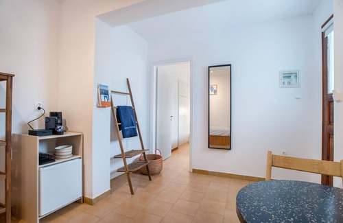 Paros Apartment | Apartment 'Studio 4' with Shared Garden, Wi-Fi and Air Conditioning