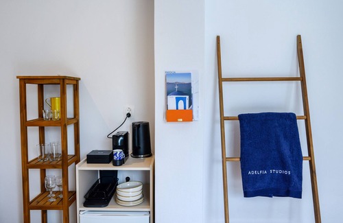 Paros Apartment | Apartment 'Studio 4' with Shared Garden, Wi-Fi and Air Conditioning