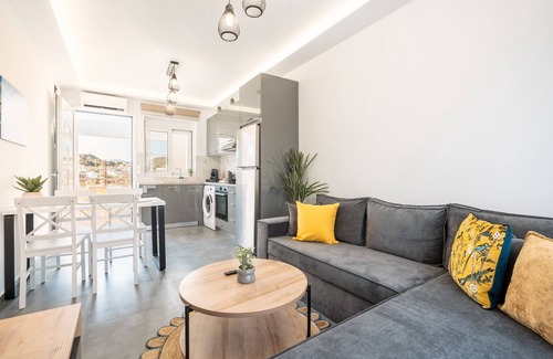 Petaloudes Apartment | Apartment 'Velvet 2' with Mountain View, Wi-Fi and Air Conditioning
