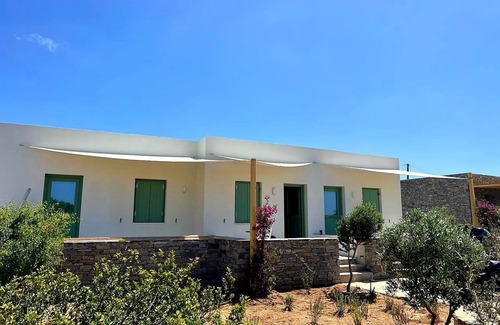 Aliki Condo | Apartment with hot tub 1 step from the beach
