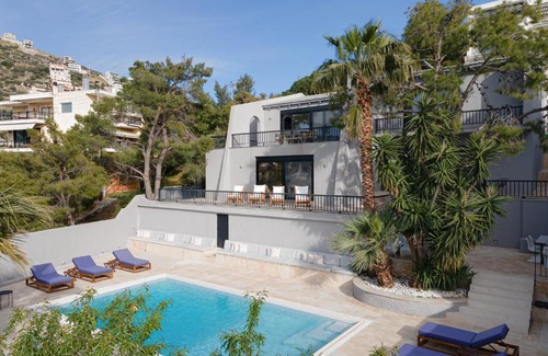 Saronida Villa | Athenian Black Villa