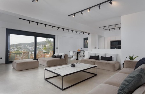 Saronida Villa | Athenian Black Villa