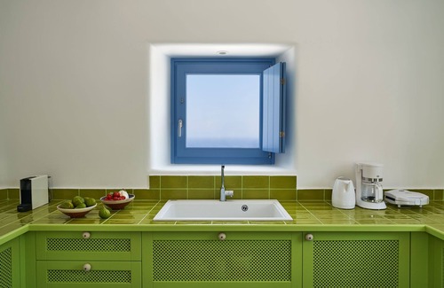 Kamari Villa | Beautiful Home in Santorini with Private Pool and Sea View