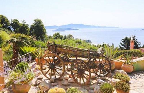 Achladies Apartment | Best location deluxe apartment "Fire" in Villa Stratos near the sea amazing view