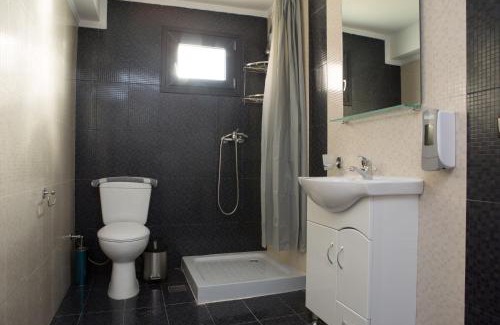 Plomari Apartment | Blue Waves Luxury Suites by the Sea