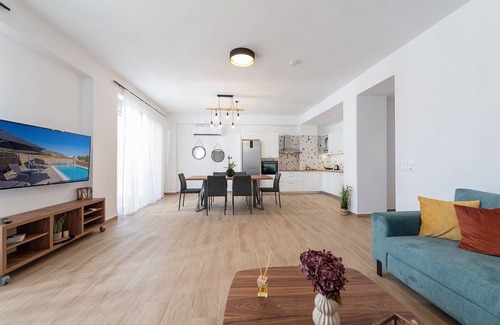 Skotino Villa | Bright & Spacious Villa, A/C, Private Pool, Mountain Views - Hersonissos Area, 2.8km to Beaches!