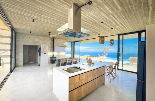 Agia Pelagia Villa | Chic villa with dream sea views