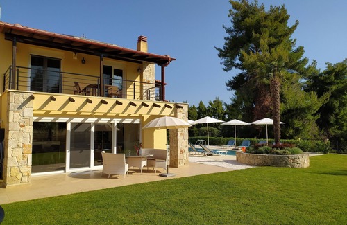 Paliouri House | Close to the beach, fantastic sea views, heated private pool