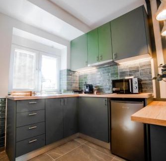 Thessaloniki Apartment | Coloris Viridis room