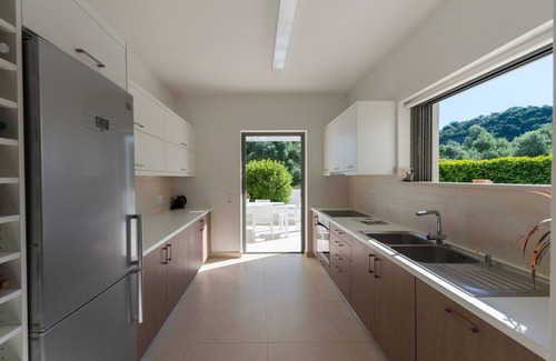 Monopari Villa | Countryside charm Villa-Gonia: Eco-Friendly Modern Retreat, 8km from City