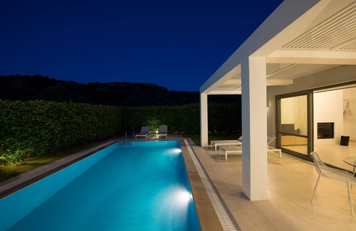 Monopari Villa | Countryside charm Villa-Gonia: Eco-Friendly Modern Retreat, 8km from City