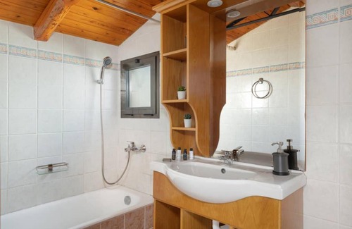 Gazi House | Cozy maisonette close to the city and the beach