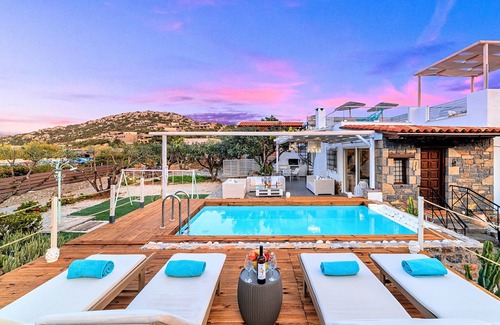 Vathi House | Cretan Lodge Private Heated Pool