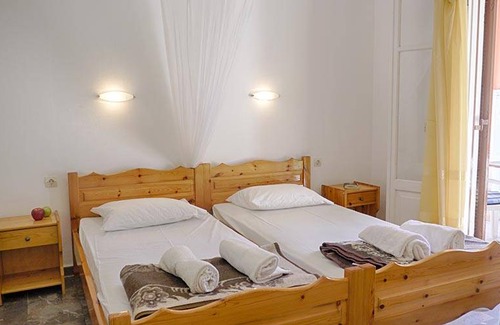 Agios Georgios Pagon Apartment | Dora Ferienwohnung 1 - in ruhiger Lage nur 300m vom Sandstrand entfernt - in der Bucht von Agios Geo