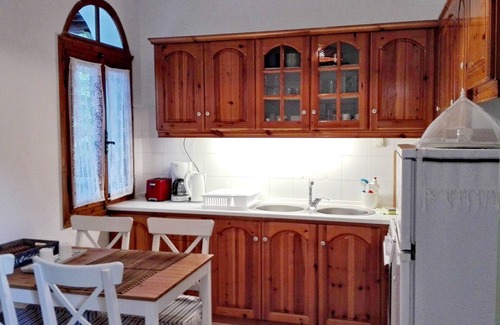 Pylos-Nestoras House | Elia apartment Holiday paradise next to the beach