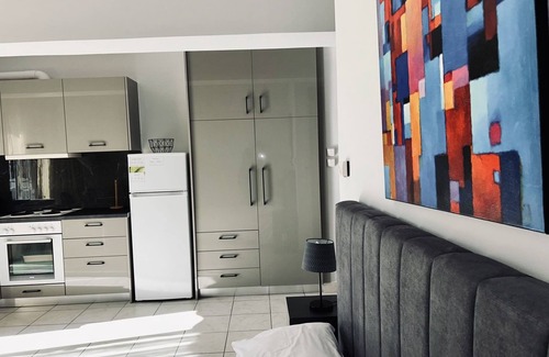 Peiraiki Apartment | Ella Suite Piraeus Stylish St, Balcony & Sea View