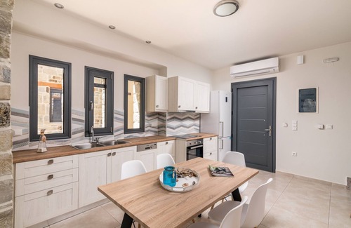 Kokinos Pirgos Villa | Elmara Luxury Villa 1 Next to the Beach