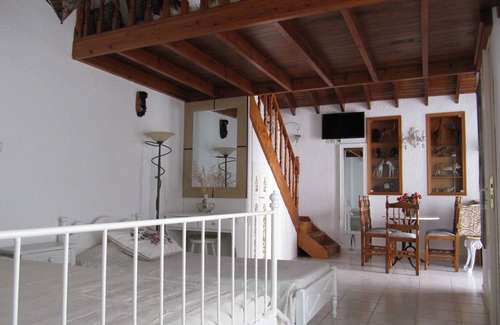 Faliraki Hotel | ENTIRE GUESTHOUSE - CASTELLINO (27 PEOPLE)