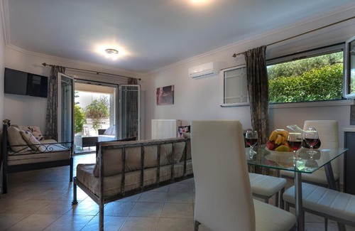 Akrotiri Apartment | Erato Apartment