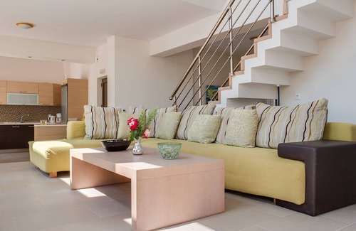 Skouloufia Villa | Family holiday villa in the countryside with sea view