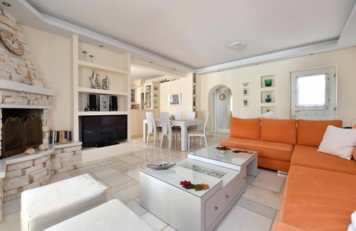 Aliki Villa | Family Villa in Aliki Paros
