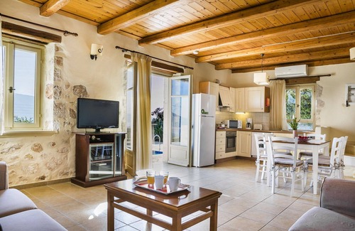 Tselendata Villa | Fantastic 2 bed traditional villa with private pool