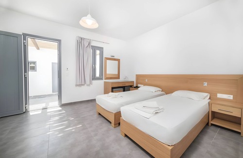 Mylopotas Hotel | FarOut BeachClub - Rooms & Camping