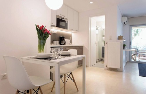 Palaio Faliro Apartment | #FH13 Garden level studio in Faliro
