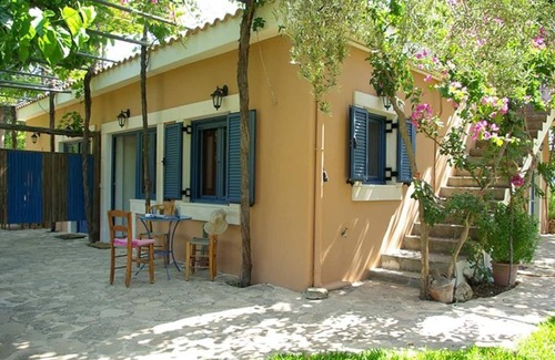 Faistos Apartment | Galatia Yellow