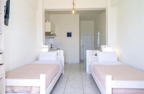 Minoa Pediada Apartment | Giant Woman