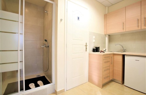Markopoulon House | GK Airport Suites - Free Shuttle