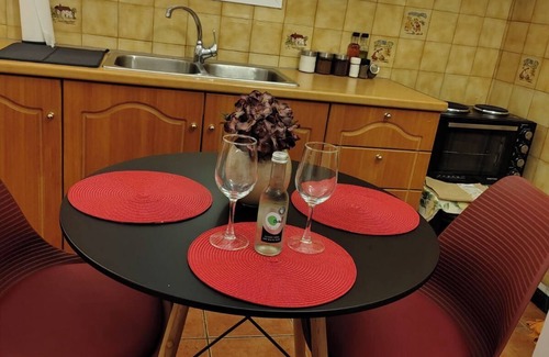 Dirfys-Messapia Apartment | Grandma’s Pine Apartments – Twin-Bed Studio