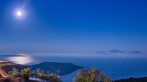 Evgiros Villa | Heliopetra Luxury Villa Lefkas