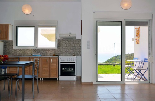 Pylos-Nestoras House | Helona Lux and cosy house with seaview and backyard