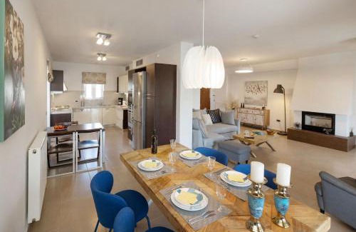 Varkiza Apartment | Holiday Maisonette in Varkiza by GHH