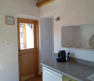 Lesbos House | House ∙ 3 bedrooms ∙ 5 guests
