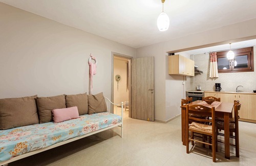 Messini House | Ino cozy flat, next to the beach