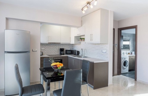 Maleme Apartment | Jasmine Cozy & Modern Flat, steps from Sandy Beach