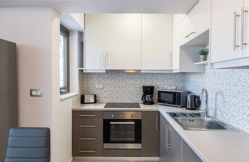 Maleme Apartment | Jasmine Cozy & Modern Flat, steps from Sandy Beach