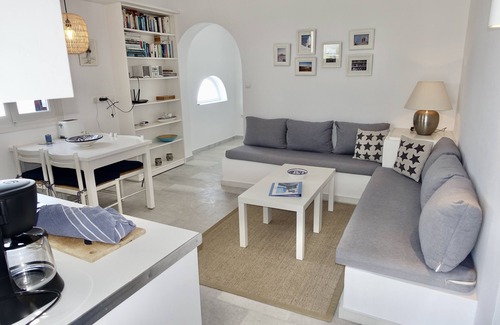 Naxos Villa | Kamari Villa-B w/private Pool & Jacuzzi