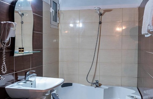 Nea Peramos Hotel | Kipos Resort