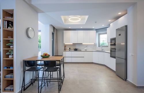 Agios Dimitrios Apartment | Magian Luxury Apartments