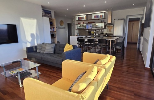 Pangrati Condo | Make some family memories - 4 bd/4ba, views, W/D, WiFi