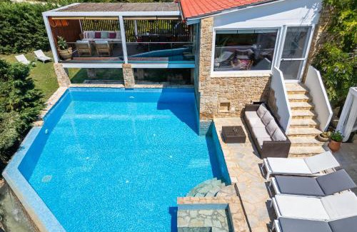 Elia Villa | Maria Elena Villas II