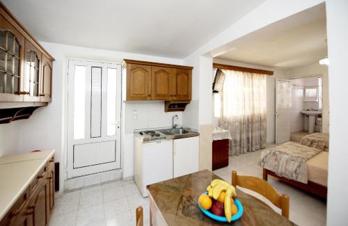Petaloudes Apartment | Maria Studios & Apartments