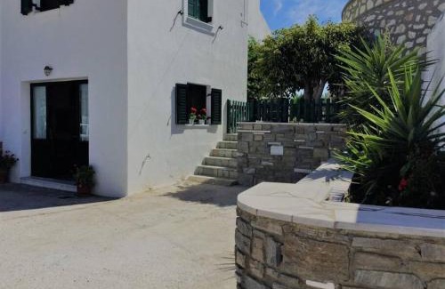 Piso Livadi Apartment | Maroussa s guesthouse