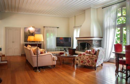 Menites Villa | Menites Springs Villa