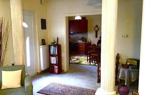 Volos City Centre House | Newly renovated 3 bedroom home with easy parking in volos