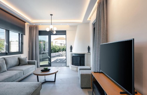 Prinos Villa | Newly Renovated Queen Bee Villa, with Private Pool & Ping-Pong table