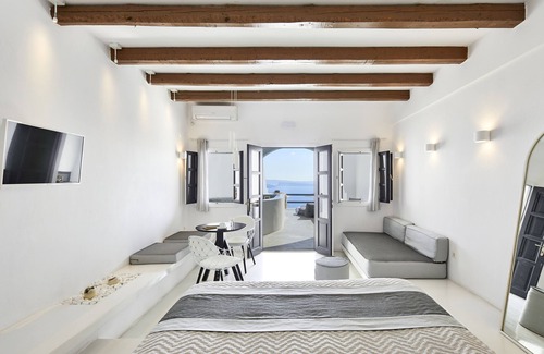 Finikia Hotel | Oia Suites